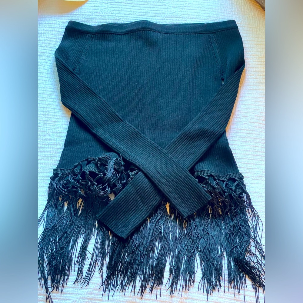 Line+dot cropped fringed black long sleeve top